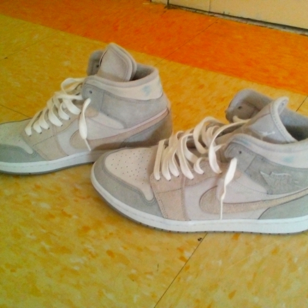Jordan 1 partical grey size 9.5